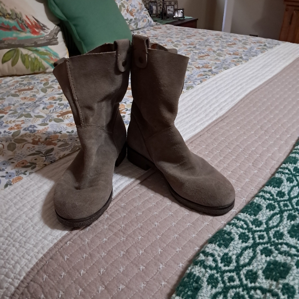 Womens Casual Suede Chelsea Boots - Taupe